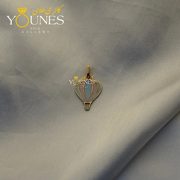تصویر دوم آویز طلا میناکاری بالن صورتی